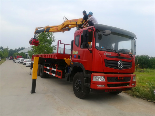 東風(fēng)特商8噸抓木頭隨車吊