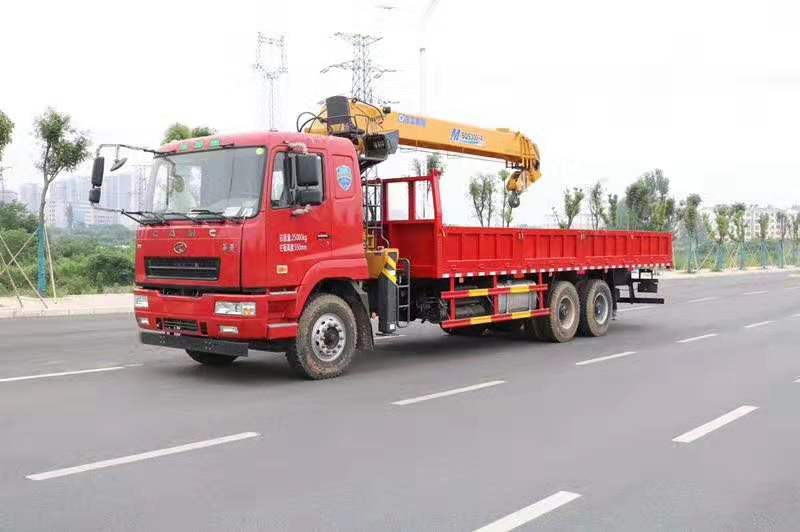 華菱后八輪隨車(chē)吊